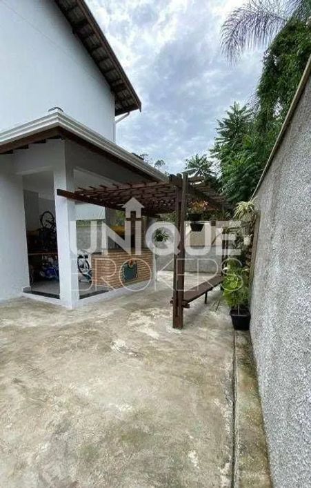 Sobrado com 3 quartos e amplo quintal no Jardim Copacabana, Jundiaí-SP