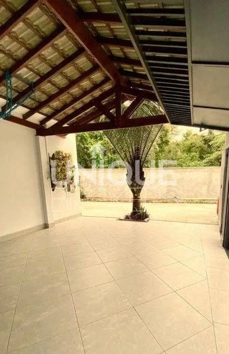 Sobrado com 3 quartos e amplo quintal no Jardim Copacabana, Jundiaí-SP