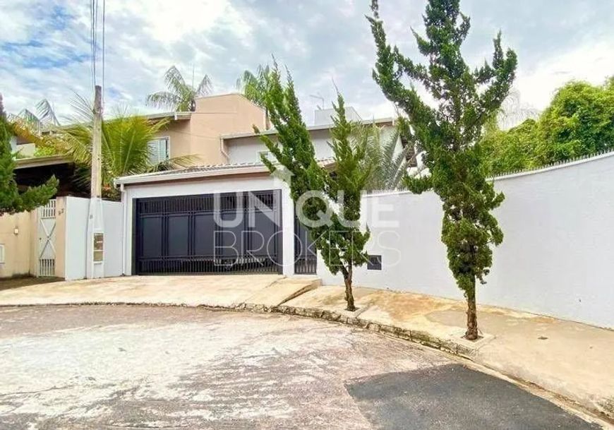 Sobrado com 3 quartos e amplo quintal no Jardim Copacabana, Jundiaí-SP