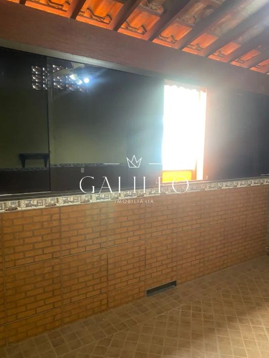 VENDA CASA NO ALMERINDA 185 m² - 03 dormitórios - 02 banheiros - Área de churrasqueira - 02 vagas.