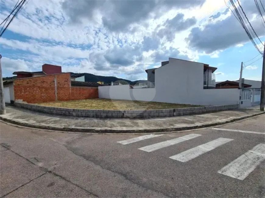 Terreno à venda em Loteamento Jardim Ipanema - SP