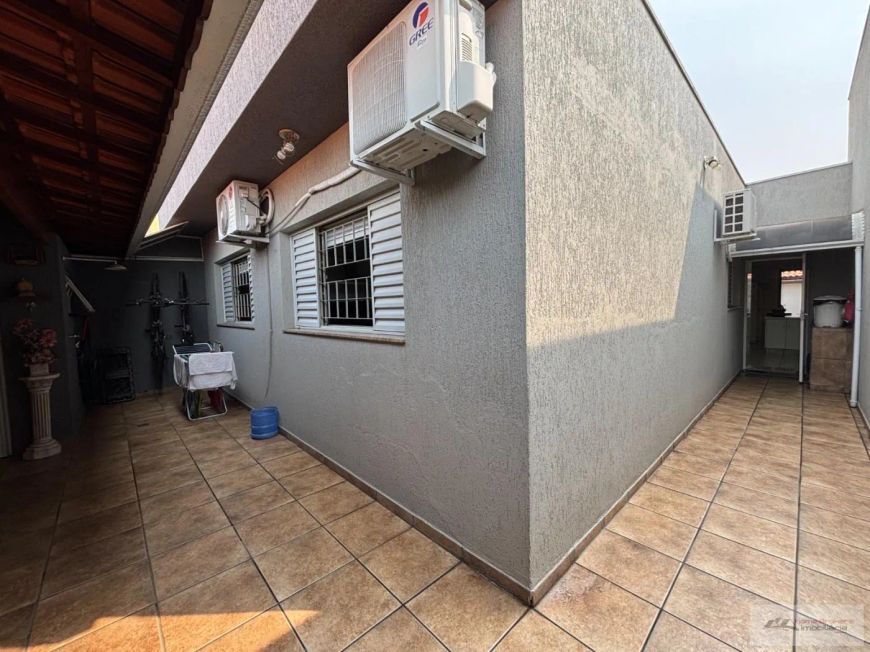 Casa para Venda em Jundiaí, Vila Garcia, 3 dormitórios, 1 suíte, 2 banheiros, 2 vagas