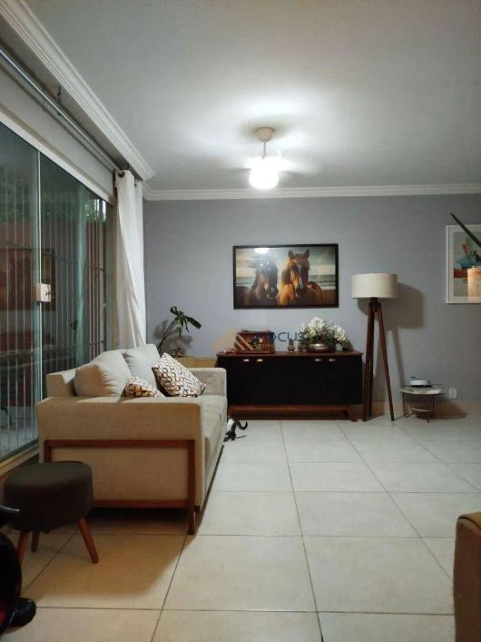 Casa com 3 dormitórios à venda, 218 m² por R$ 1.045.000,00 - Vila Vioto - Jundiaí/SP