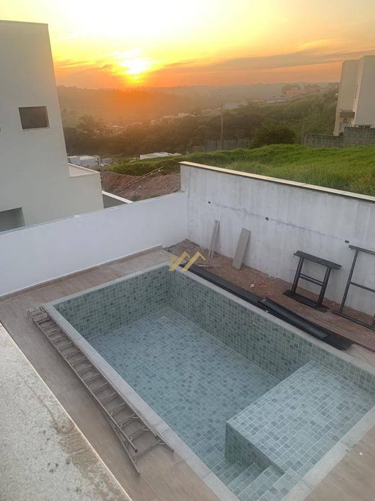 Casa com 3 Quartos à Venda, 284 m² por R$ 2.280.000 - Vale Azul II - Jundiaí/SP