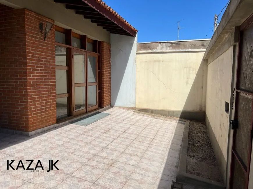 Casa a venda para uso comercial ou residencial no Vianelo, Jundiaí. Excelente localização próximo a