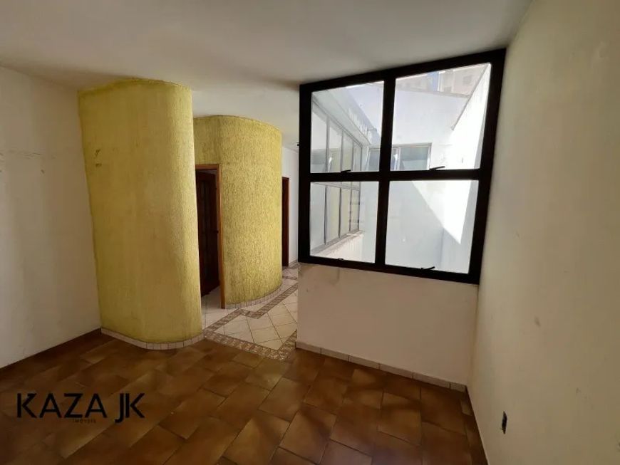 Casa a venda para uso comercial ou residencial no Vianelo, Jundiaí. Excelente localização próximo a