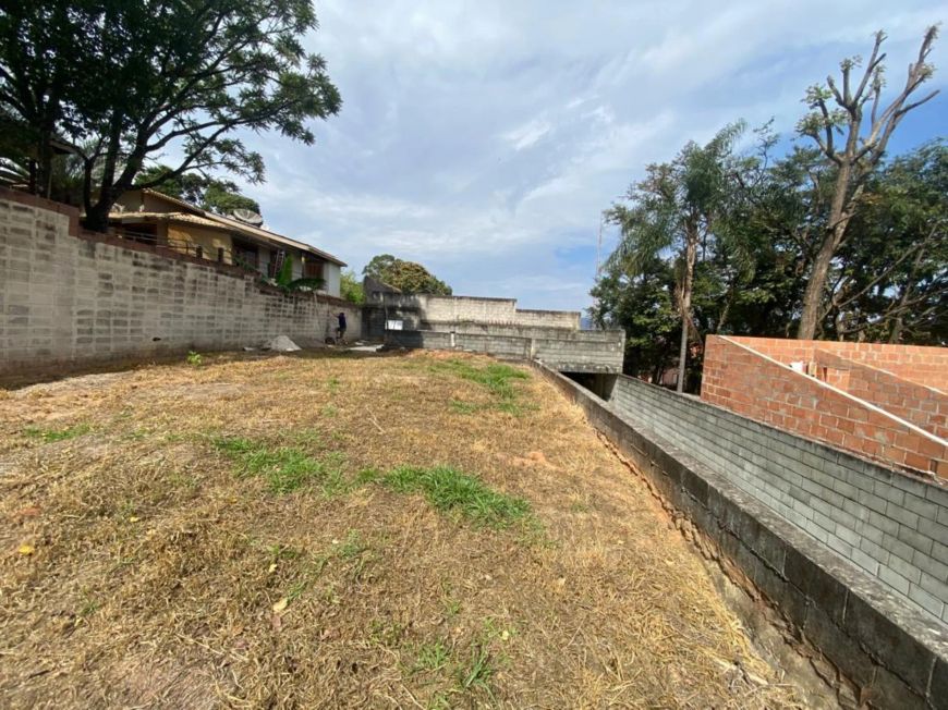 TERRENO DE 368M² DE ÁREA TOTAL NO COND. LOTEAMENTO CHÁCARA PAI JACÓ EM JUNDIAÍ-SP *ACEITA PERMUTA EM