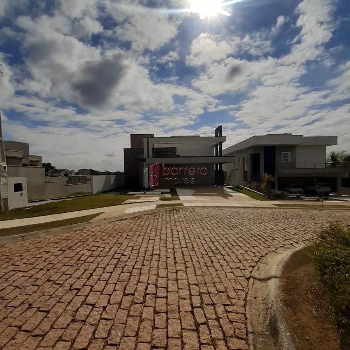 SOBRADO COM 4 SUÍTES À VENDA NO CONDOMÍNIO RESERVA DA SERRA EM JUNDIAÍ/SP
