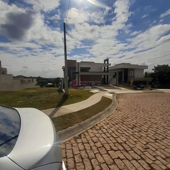SOBRADO COM 4 SUÍTES À VENDA NO CONDOMÍNIO RESERVA DA SERRA EM JUNDIAÍ/SP