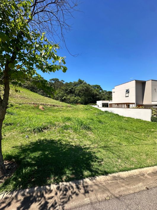 Terreno a venda no condomínio fechado Bosque Do Horto em Jundiaí.