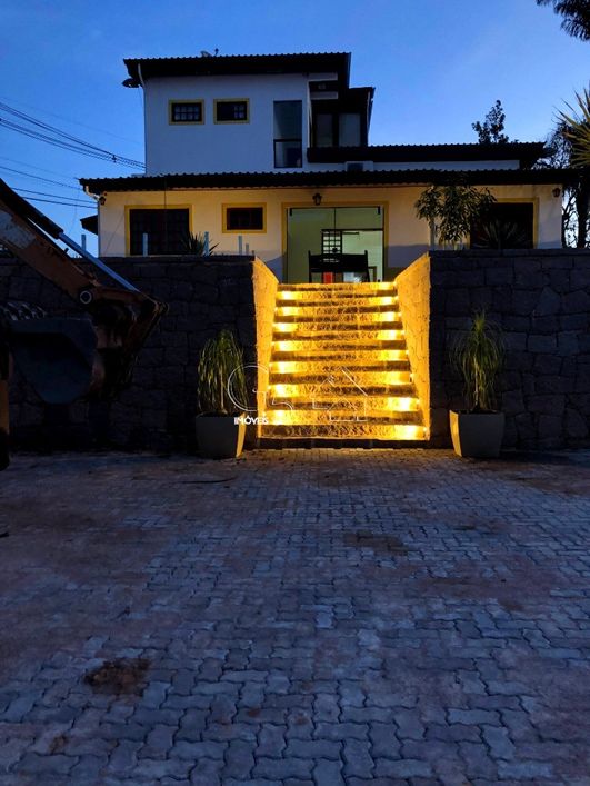 Venda e Locação de Galpão AC 2430.00m2 AT 5000.00m2. Galpão com pé direito de 13 metros com piso que