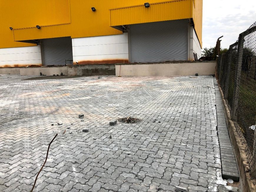 Venda e Locação de Galpão AC 2430.00m2 AT 5000.00m2. Galpão com pé direito de 13 metros com piso que