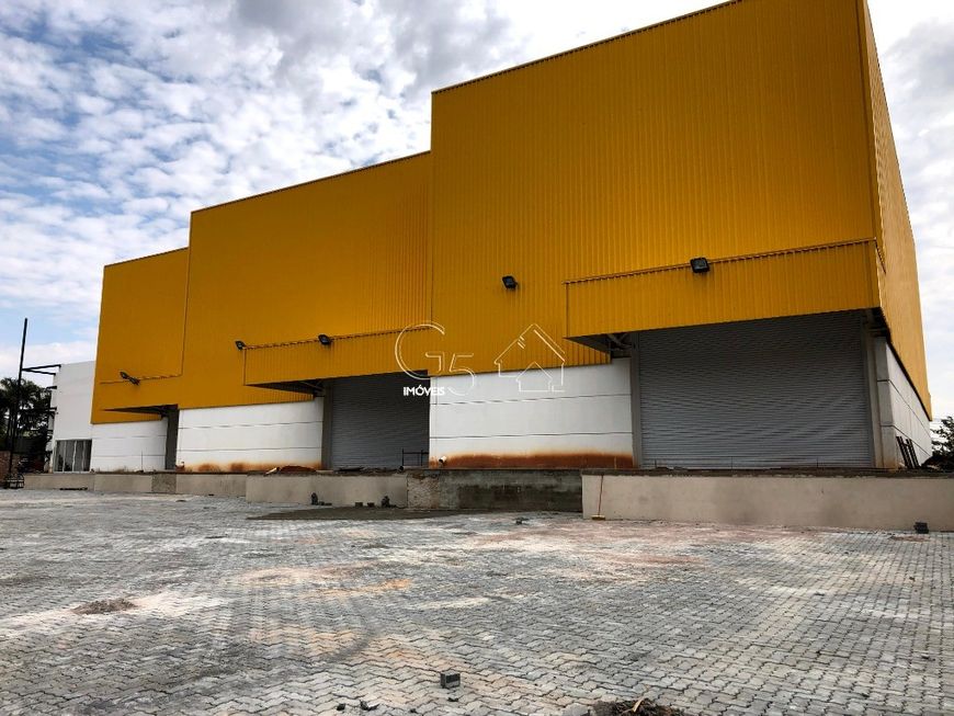 Venda e Locação de Galpão AC 2430.00m2 AT 5000.00m2. Galpão com pé direito de 13 metros com piso que