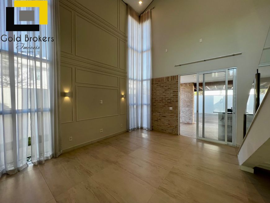 CASA COM 270 M² DE ÁREA CONSTRUÍDA COM 4 SUÍTES NO CONDOMÍNIO VEDUTA ROSSA, EM FRENTE AO PARQUE DA C
