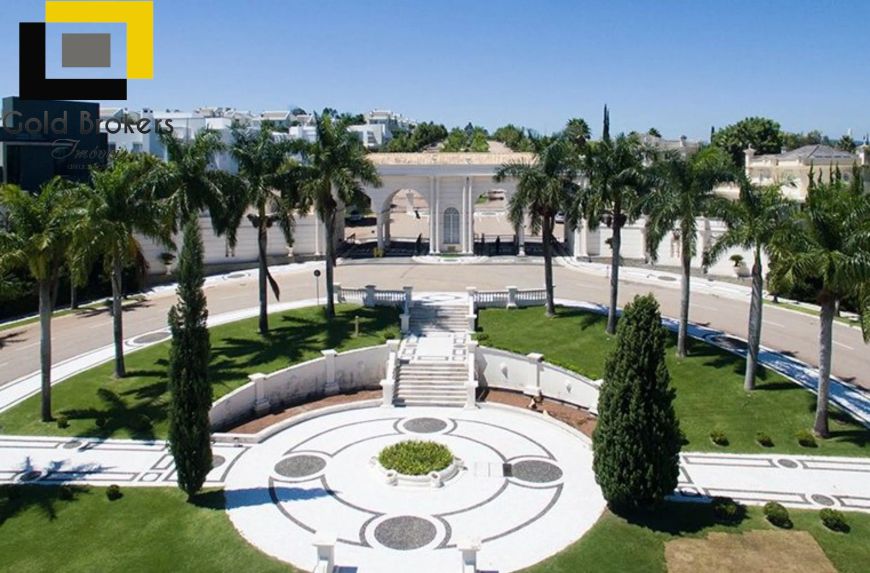 CASA COM 270 M² DE ÁREA CONSTRUÍDA COM 4 SUÍTES NO CONDOMÍNIO VEDUTA ROSSA, EM FRENTE AO PARQUE DA C