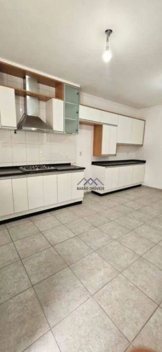 Casa térrea com 3 dormitórios à venda, 203 m² por R$ 860.000