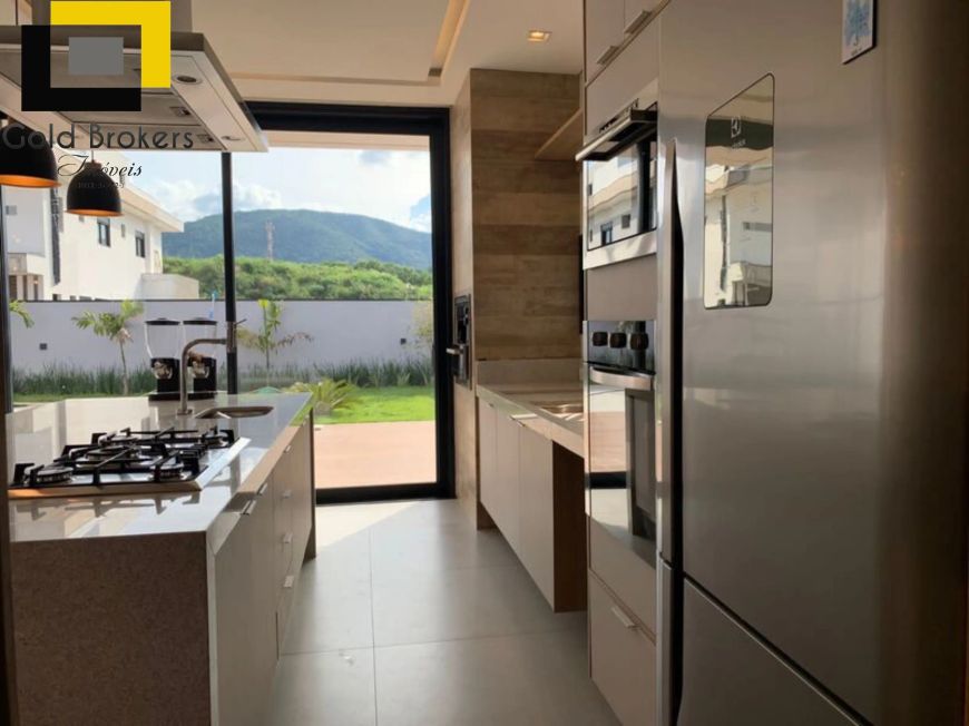 CASA DE 265 M² DE ÁREA CONSTRUÍDA COM 3 SUÍTES NO CONDOMÍNIO BRISAS JUNDIAÍ NO JARDIM SAMAMBAIA EM J