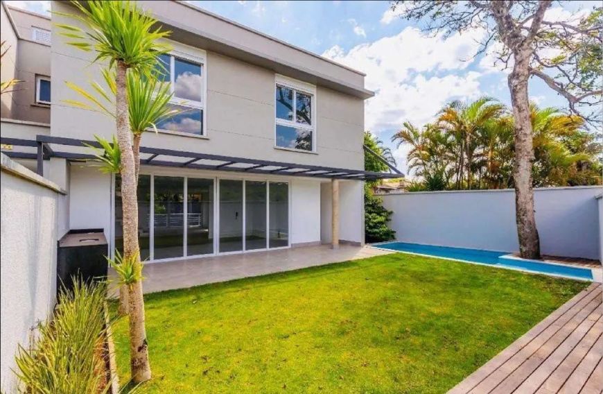 Excelente casa em condomínio fechado com 425m² de área útil no bairro Jardim Cordeiro