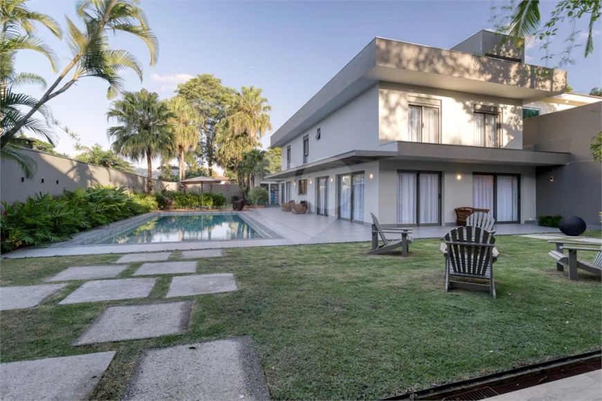 Sobrado com 5 quartos à venda em Jardim Cordeiro - SP