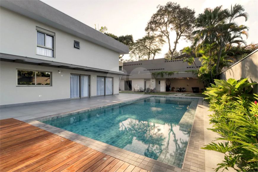 Sobrado com 5 quartos à venda em Jardim Cordeiro - SP