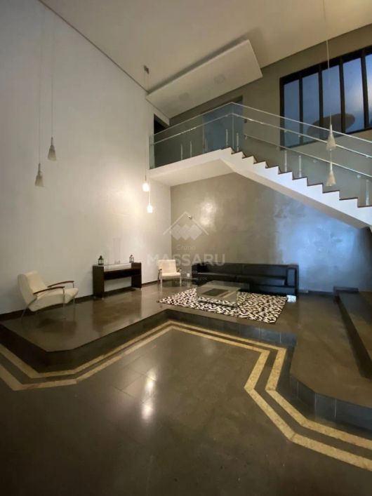 Apartamento amplo na Zona 01!