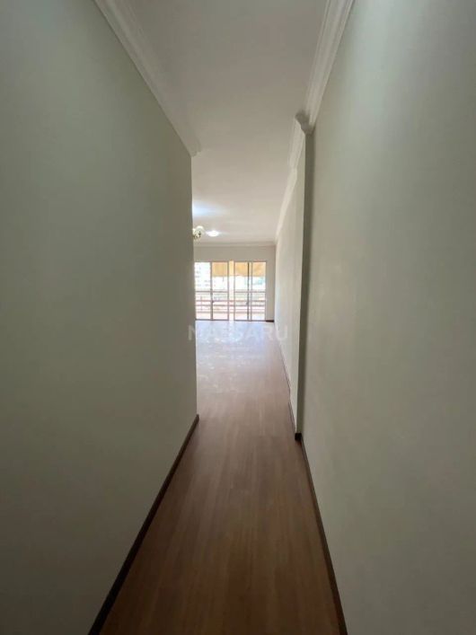 Apartamento amplo na Zona 01!