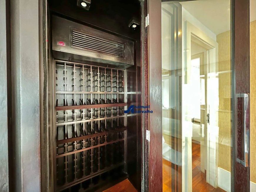 EXCELENTE APARTAMENTO, BEM ENSOLARADO, AREJADO E AMPLO , C/ 250m² - ANDAR ALTO - 4 SUÍTES - SALA PÉ