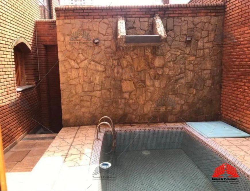 Sobrado a venda de 240 m² no Tatuapé, 4 dormitórios, 1 suíte com hidro, 3 banheiros, lavanderia, sac