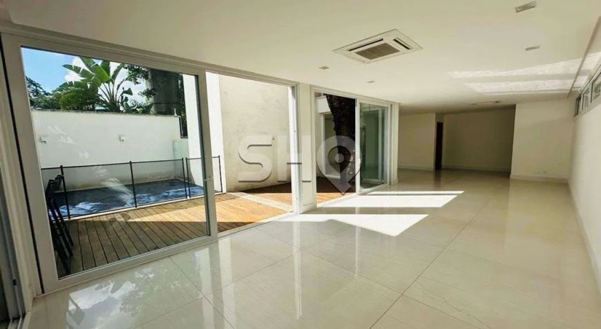 Casa em Condomínio no Jardim Petrópolis