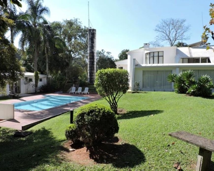 Imponente mansão de 5 suítes em condomínio exclusivo em Carapicuíba-SP - Chácara de La Rocca: 804m²,