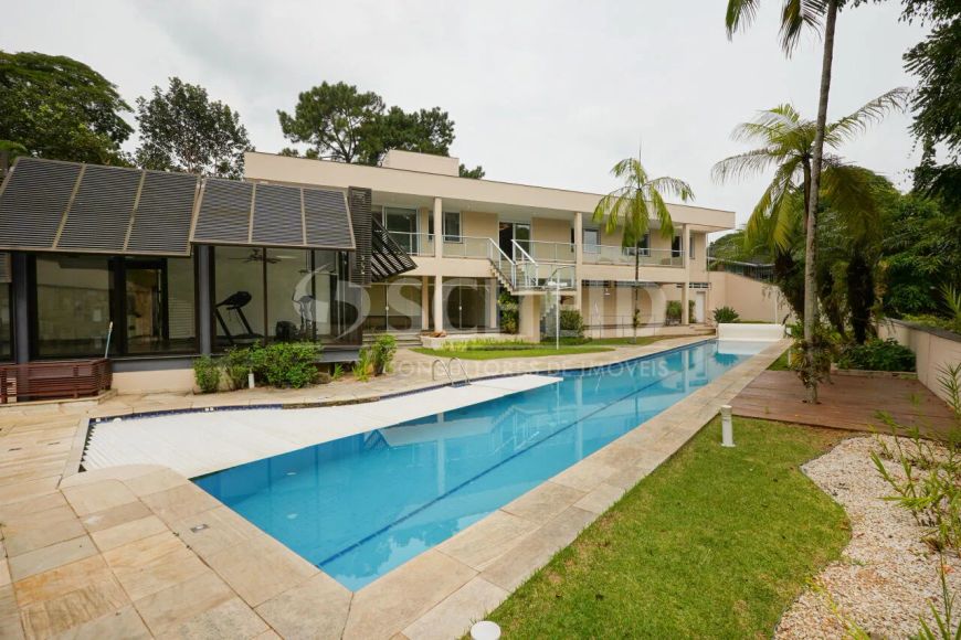 Casa de vila térrea com vista privilegiada para o verde, 4 suítes e 6 vagas