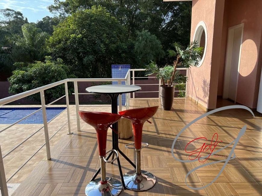 Casa em condomínio fechado para venda em Carapicuíba-SP.