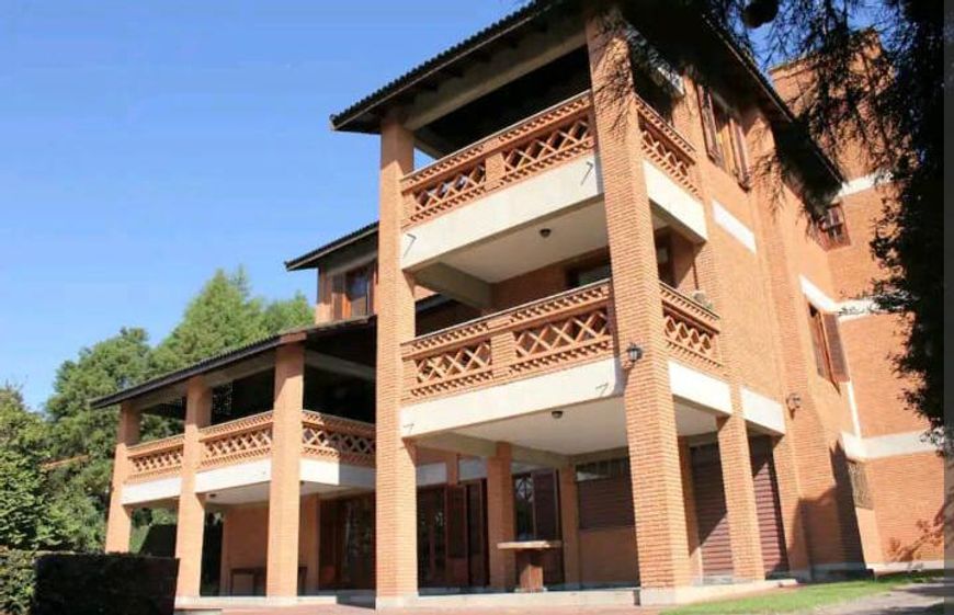 Casa a venda na Granja Viana Cond Fazendinha