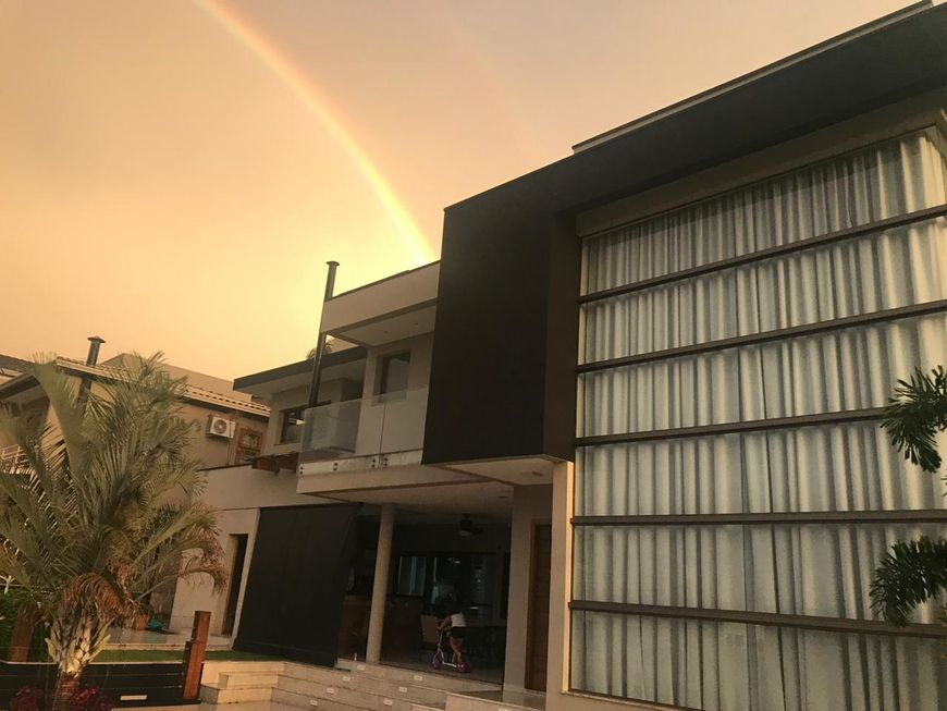 Casa de condomínio sobrado para venda possui 305 metros quadrados com 4 quartos