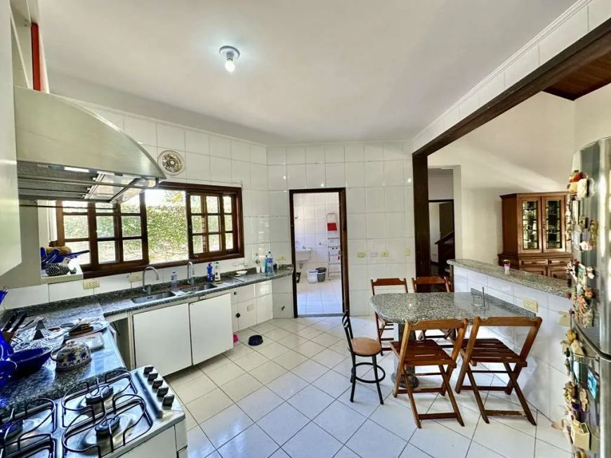 EXCELENTE Casa 95% TÉRREA, 3 suítes, terreno 1.546 Metros quadrados plano - Condomínio Vila Velha