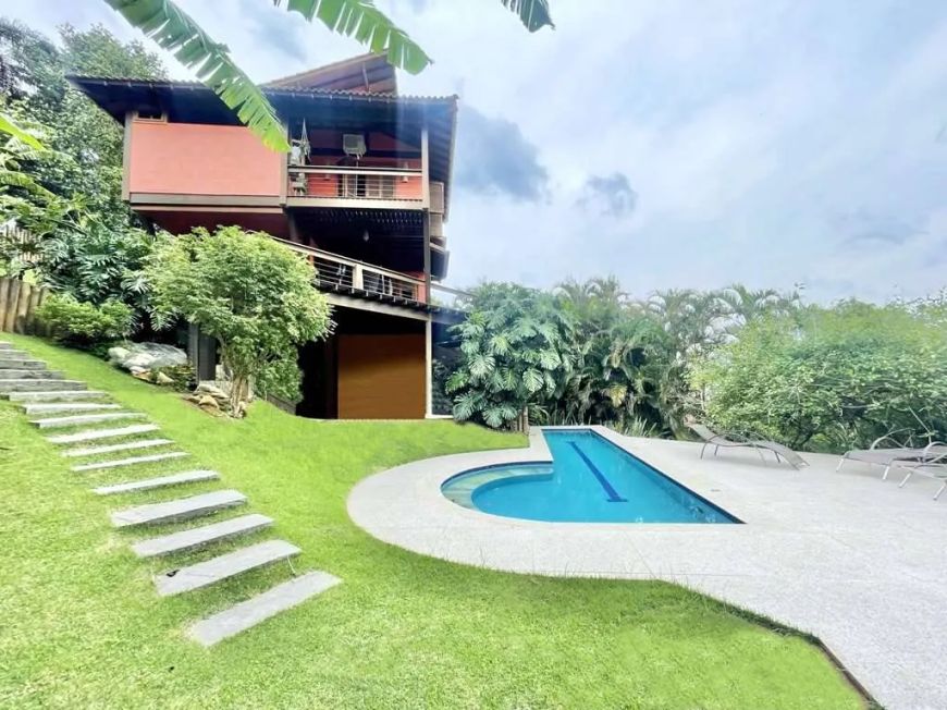 Título: Viva o Sonho: Casa Rústica de Luxo no Cond. Recanto Impla com Vista de Tirar o Fôlego!