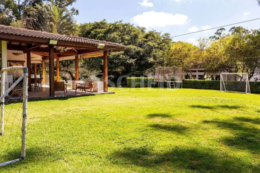 Casa em Condomínio à venda com 05 suítes na Chácara Monte Alegre
