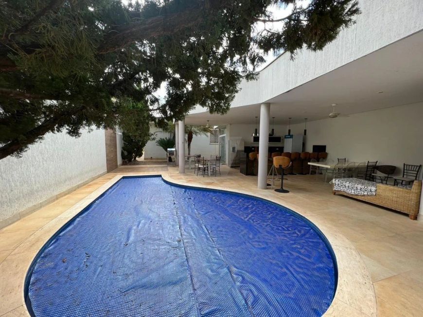 Imperdível: Casa à venda no Centro de Piracicaba-SP, com 3 quartos, 1 suíte, 2 salas, 5 banheiros, 4