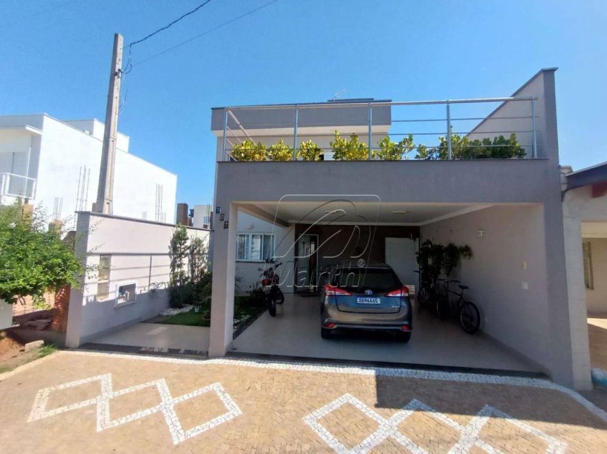 Casa a venda em Condomínio Fechado em Piracicaba, com 3 quartos sendo 2 suítes.