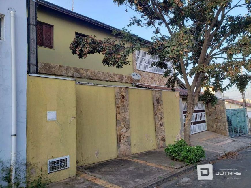 Casa espaçosa com amplo salão de festa no Bairro Piracicamirim