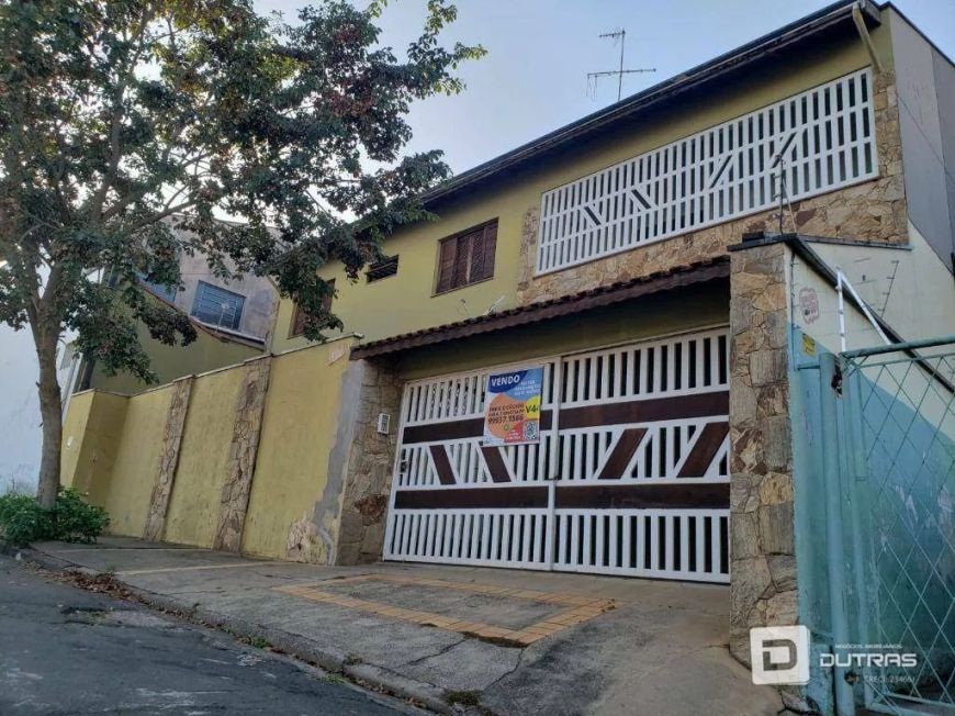 Casa espaçosa com amplo salão de festa no Bairro Piracicamirim