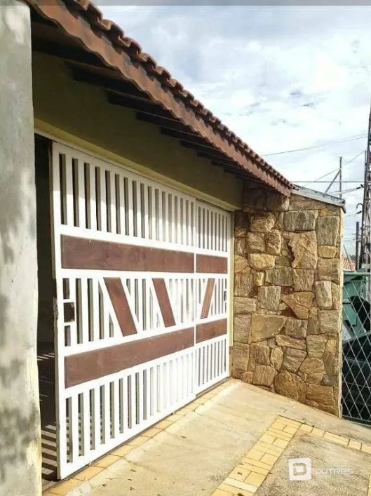 Casa espaçosa com amplo salão de festa no Bairro Piracicamirim