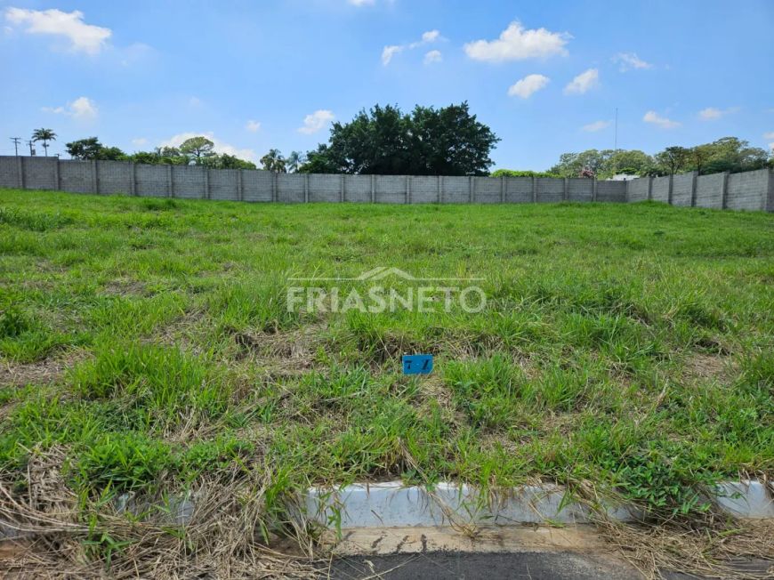 Terreno à venda no condomínio Terras do Sinhô III