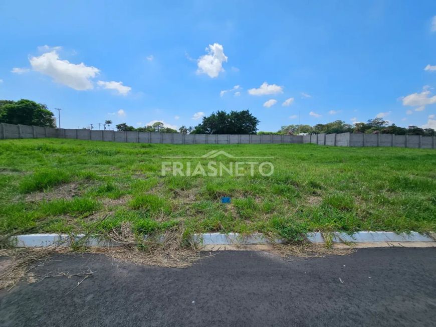 Terreno à venda no condomínio Terras do Sinhô III