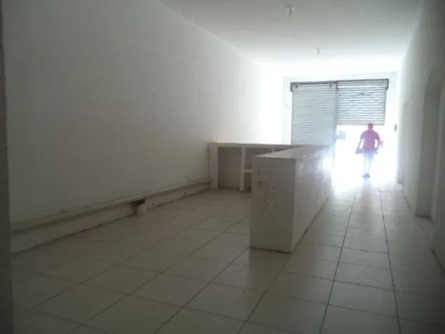 PRÉDIO COMERCIAL - AV UNIVERSIDADE, 2293 - BENFICA, Aproximadamente 700m², com 04 salas, 03 escritór