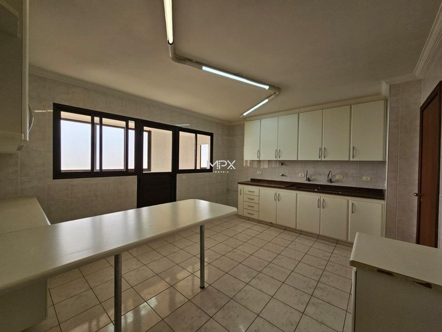Apartamento à venda no Edifício Genova
