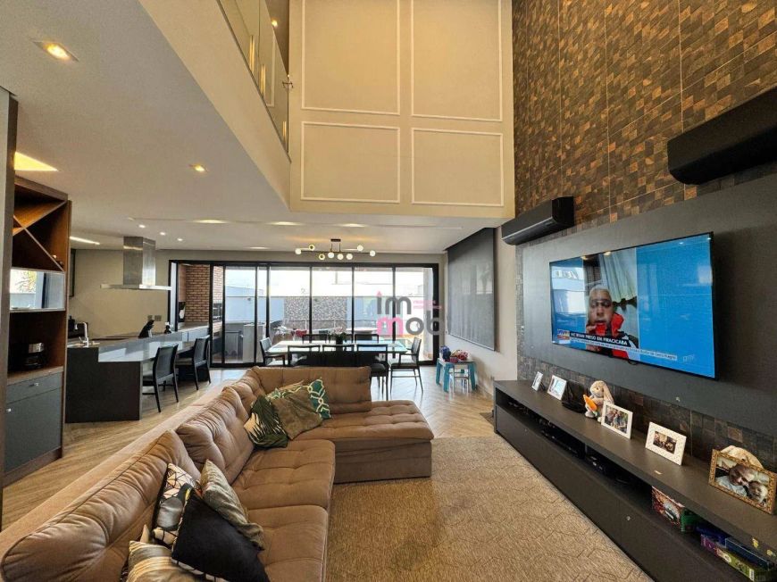 Casa com 3 dormitórios à venda, 249 m² por R$ 1.990.000,00 - Loteamento Residencial e Comercial Vill
