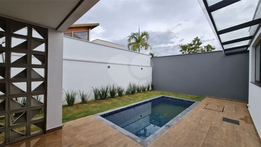 Casa de condomínio sobrado para venda possui 215 metros quadrados com 3 quartos