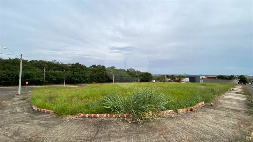 Quadra à venda na av. Rio das Pedras com 3.444 m² divido em 13 lotes bairro Altos do Taquaral