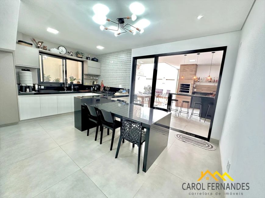 Sobrado a venda no condominio Tomazella